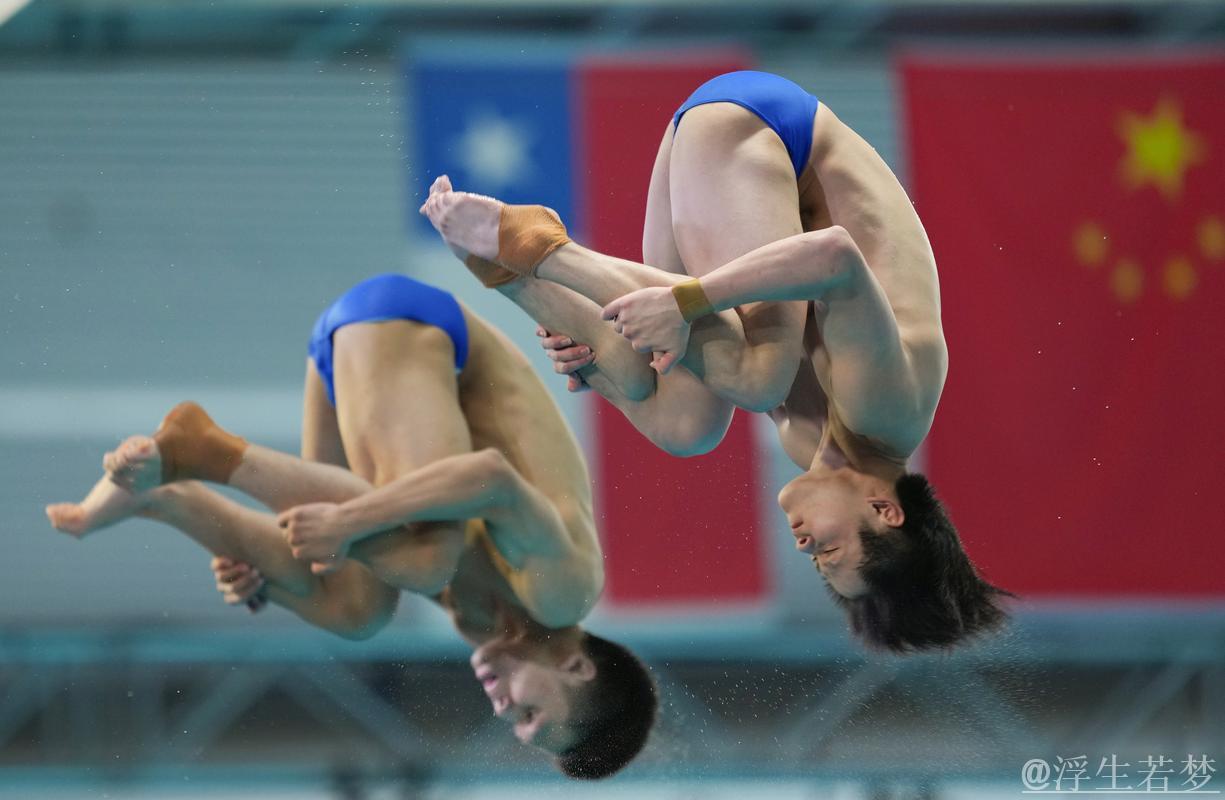 程子龙携手朱子锋勇夺男子双人10米台金牌