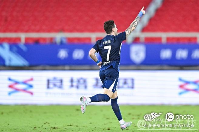 中超-图多列建功绍尔进球 武汉三镇大胜青岛海牛 中超-图多列建功绍尔进球 武汉三镇大胜青岛海牛