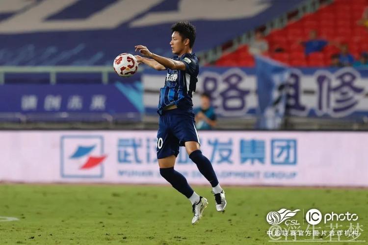 中超-图多列建功绍尔进球 武汉三镇大胜青岛海牛 中超-图多列建功绍尔进球 武汉三镇大胜青岛海牛
