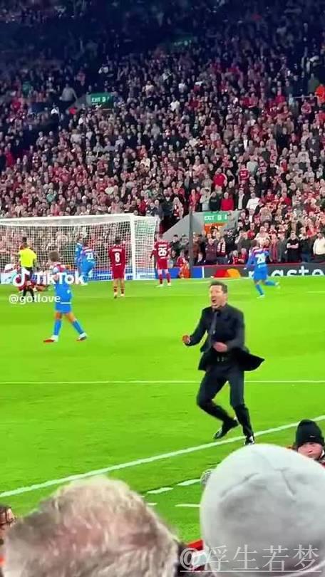 巴萨遭93分钟绝平！马竞4-4逆转神战，西蒙尼激情怒吼庆祝