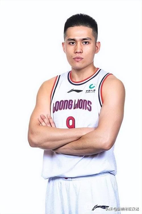 陈盈骏砍下23分，曾凡博受伤离场，北京再胜山西，2-0拿下赛点